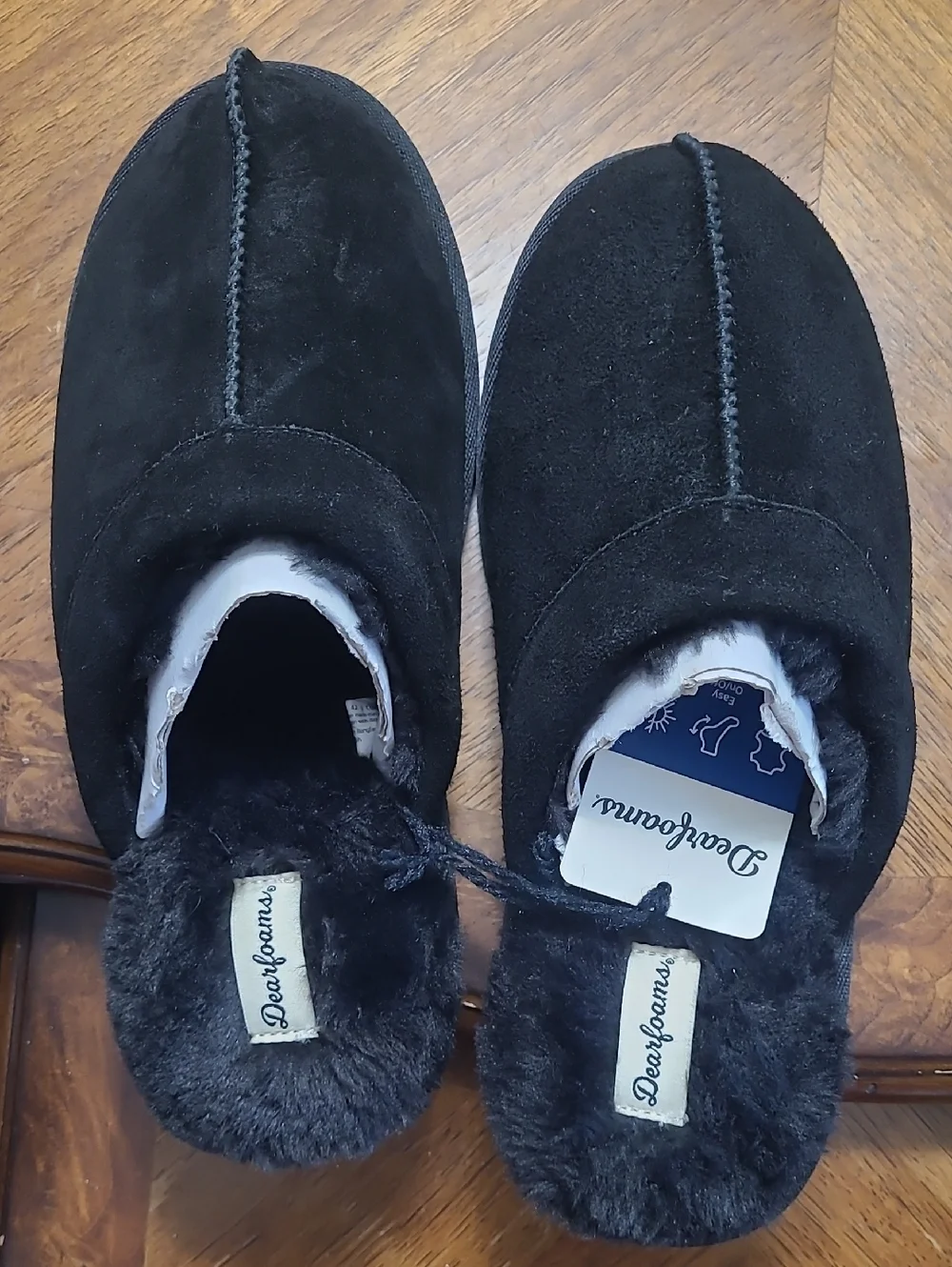 New with tag! Dearfoams Mens 9 Sleek Black Suede Cozy Shearling Slip On Slippers
